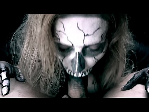 ❤️ Vajzë demonike që thith karin me gojën e saj të zezë dhe gëlltit sperma. ️❌ Pornografi cilësore tek ne ️❤